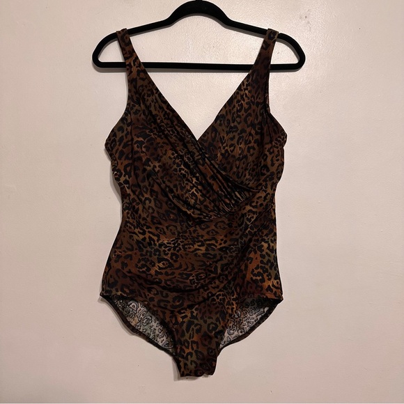 Miraclesuit Me-wow Oceanus Leopard Print One Piece Wrap Front Swimsuit Size 16D - Picture 2 of 7